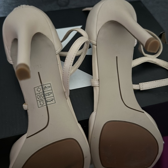 Nine West Strappy Nude Heels - Picture 5 of 7
